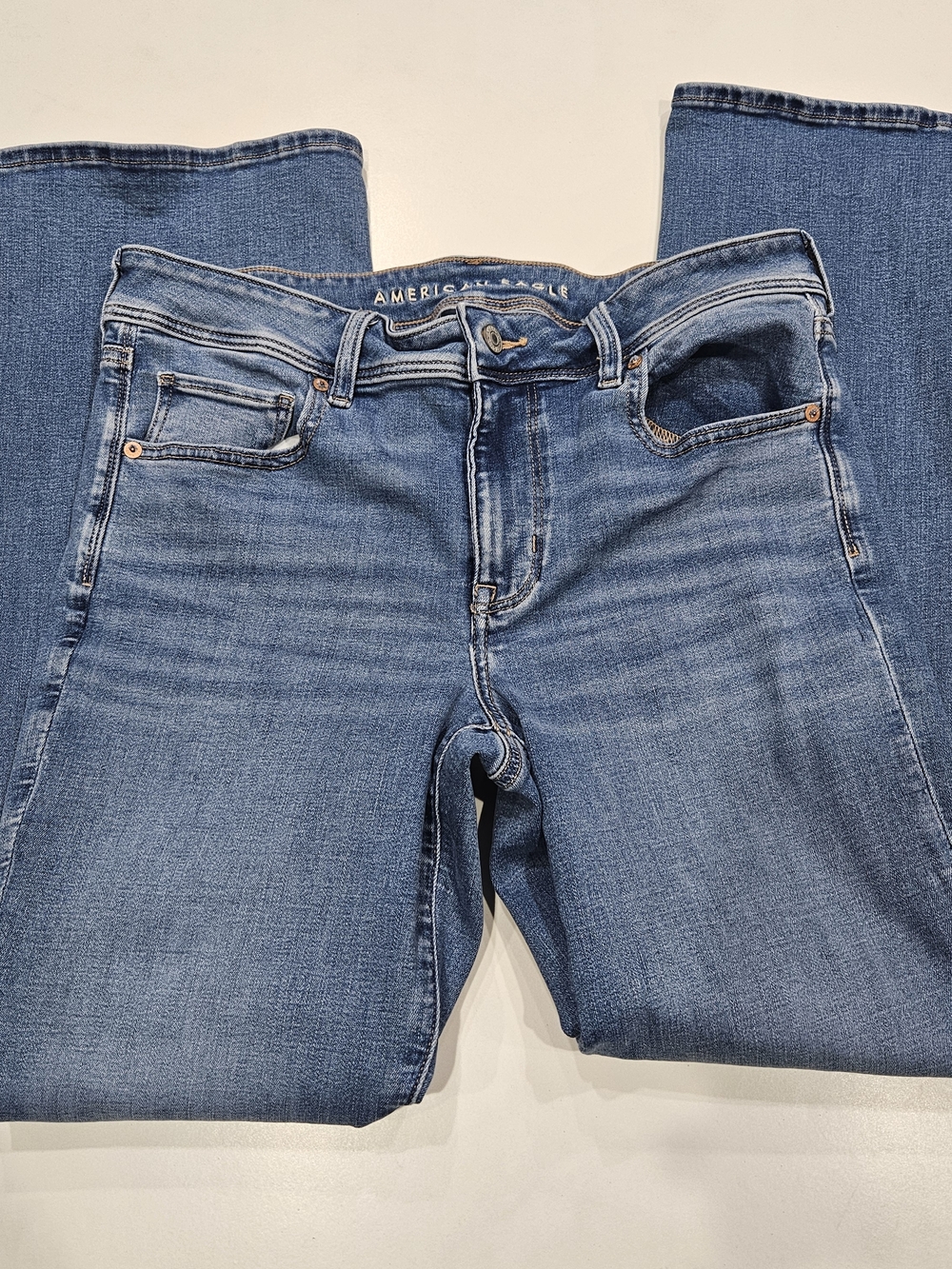 American Eagle Outfitters Women's Boot Cut Jeans in Medium Blue Wash - Picture 4 of 7